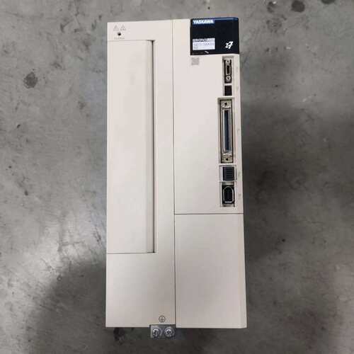 SGD7S-330A00A002，安川5kw伺服驱动器 实拍--议价商品