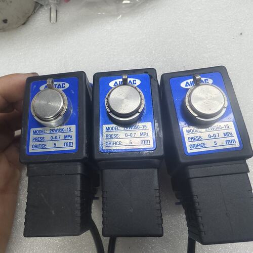 亚德客电磁阀2KW050-15，DC24V，12W，压力0---议价商品