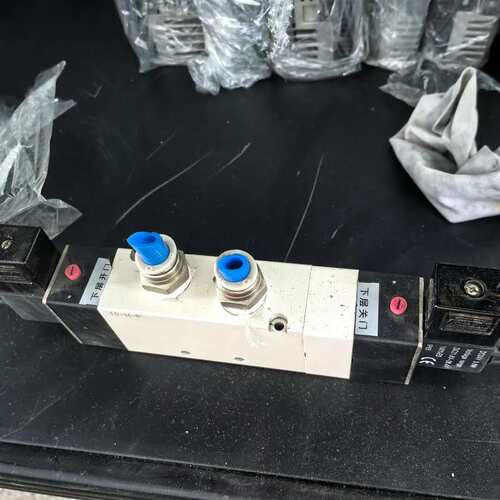 亚德客电磁阀4V430C-15，二手拆机，成色如新！24VD--议价商品