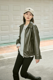 简约中性风酷帅机车夹克2025春秋复古时尚绿色保暖防风皮衣女外套