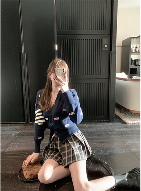 KKK STUDIO 内搭V领长袖针织衫袖边设计感蓝色logo印花复古风毛衣