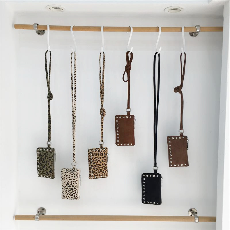 小脏柜 韩国小众ins时尚麂皮绒铆钉小包包豹纹挂脖包可爱零钱包