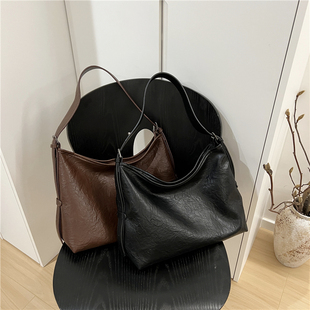 小脏柜 新款通勤单肩包百搭大容量托特包慵懒风软皮宽肩带斜挎包