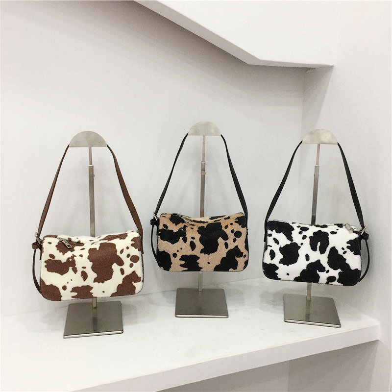 小脏柜 高级感法式小众时髦奶牛纹毛毛手提枕头包手拎腋下笔筒包