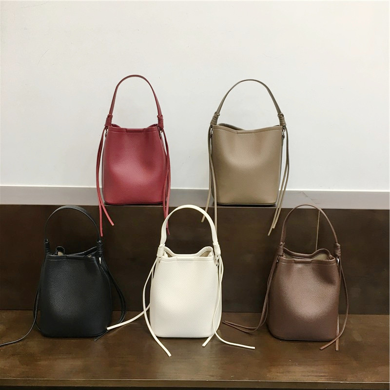 小脏柜 小众极简手提流苏水桶包软而不塌百搭通勤单肩斜挎女包包