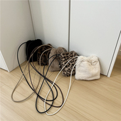 小脏柜 小众秋冬可爱毛茸茸包小包包超柔软福袋包单肩斜挎手机包