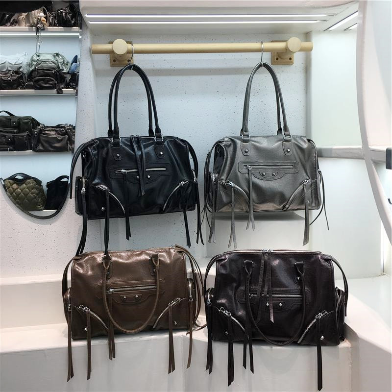 小脏柜 复古铆钉机车包高级感休闲辣妹大容量手提单肩斜挎托特包,箱包皮具/热销女包/男包,通用款女包,淘宝优惠券,粉丝福利购,淘宝优惠卷