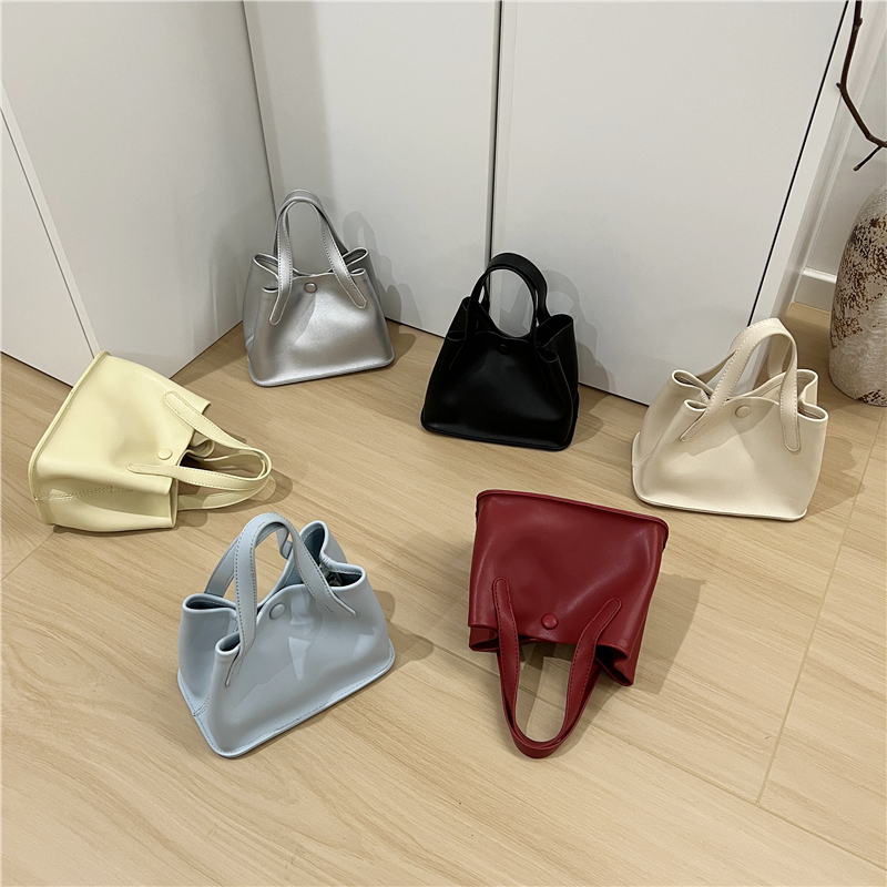 小脏柜 2025夏季新款小号菜篮子手提水桶包时尚百搭斜挎托特包女