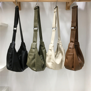 小脏柜 韩国复古宽肩带单肩斜挎包甜酷休闲运动风软皮新月饺子包