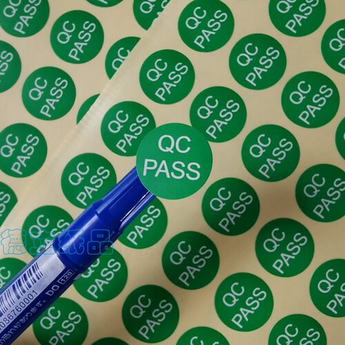 现货15MM绿色检验合格不干胶标签圆形QC PASS贴纸可定制商标贴