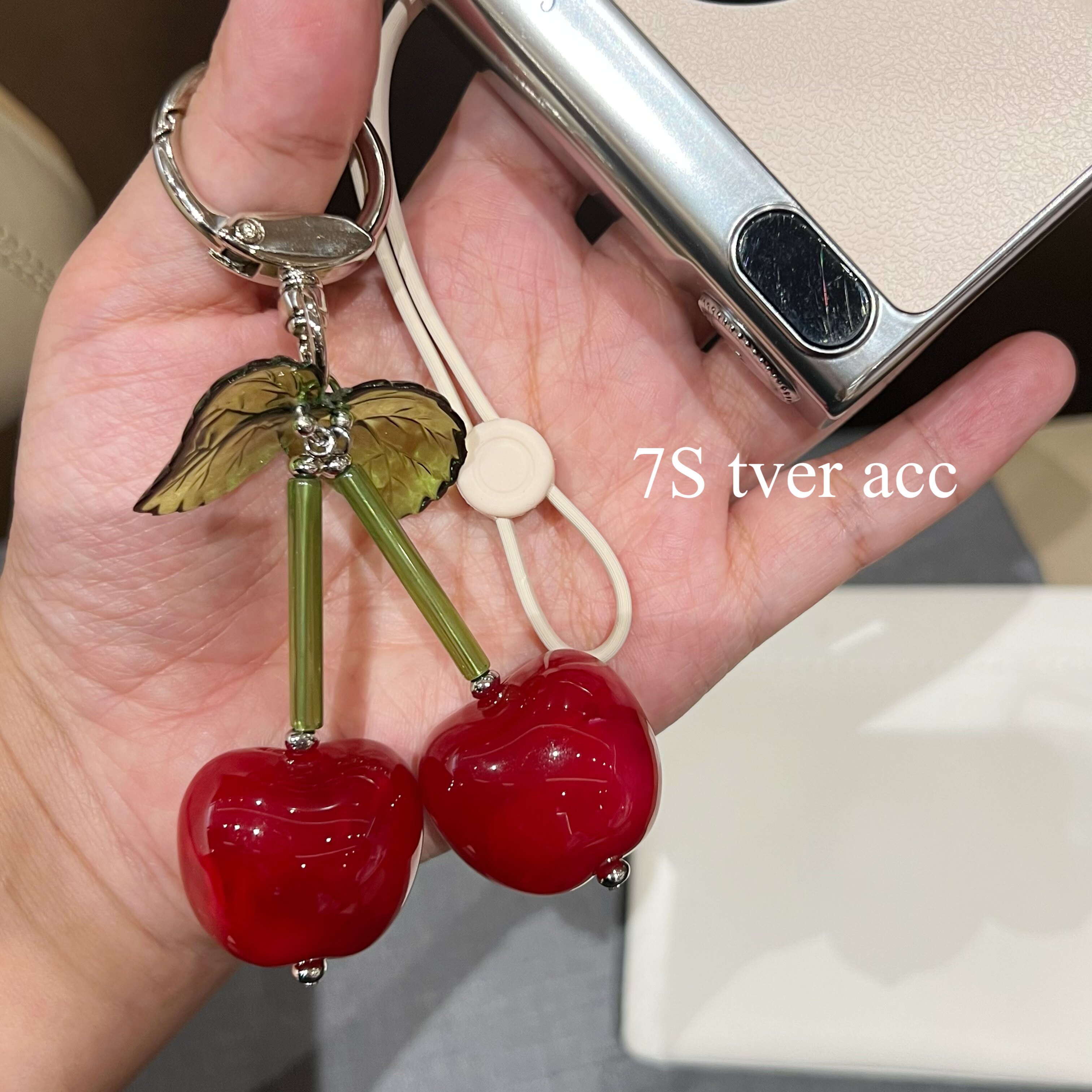 韩国首尔樱桃钥匙扣女精致可爱吊坠小饰品书包挂件汽车钥匙手机链