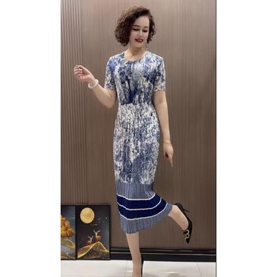 三宅风褶皱连衣裙女25夏季新款中年胖妈妈印花圆领显瘦短袖气质裙
