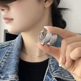 夸张又辣又高级金属复古港风大圈圈耳环小众s925银针耳钉高级耳饰