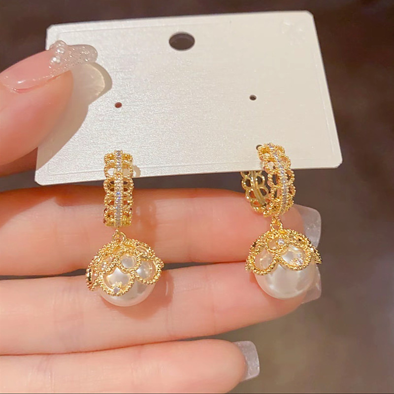 微镶碎钻金色蕾丝花边珍珠吊坠