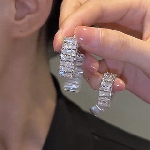 S925银针新款潮气质时尚耳环小众设计高级感轻奢耳饰交叉灵动耳钉