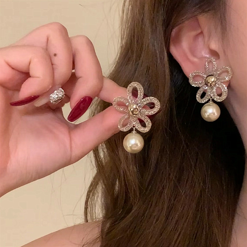 新款女神范十足摩卡镂空网状花朵珍珠耳环复古气质独特设计感耳饰,饰品/流行首饰/时尚饰品新,耳环,淘宝优惠券,粉丝福利购,淘宝优惠卷