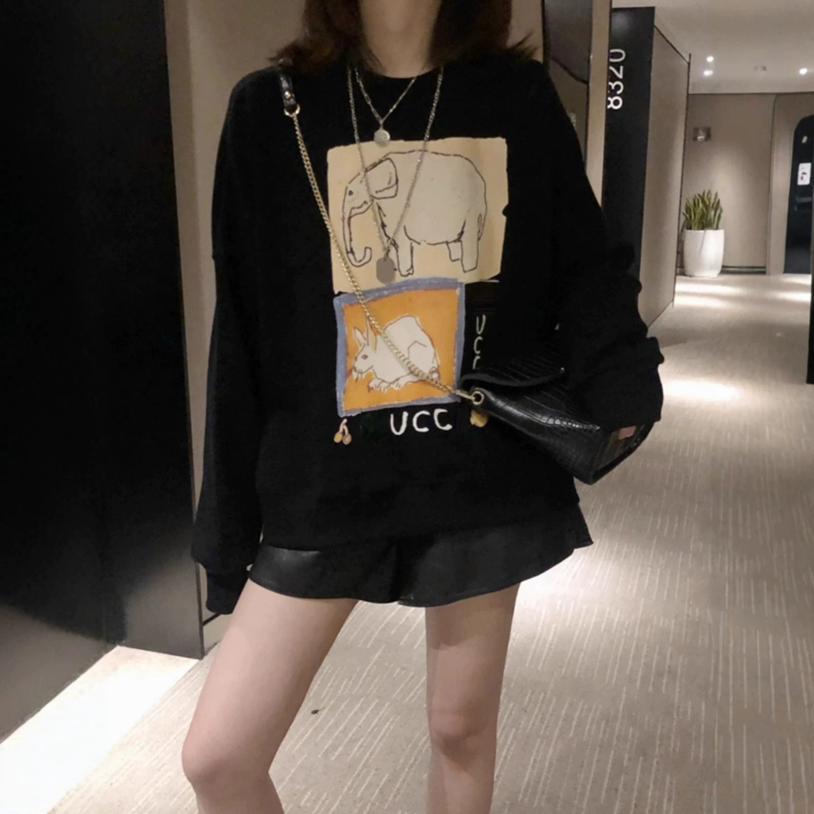 大码女装灰色圆领长袖t恤女2026新款秋季卡通印花宽松慵懒风上衣