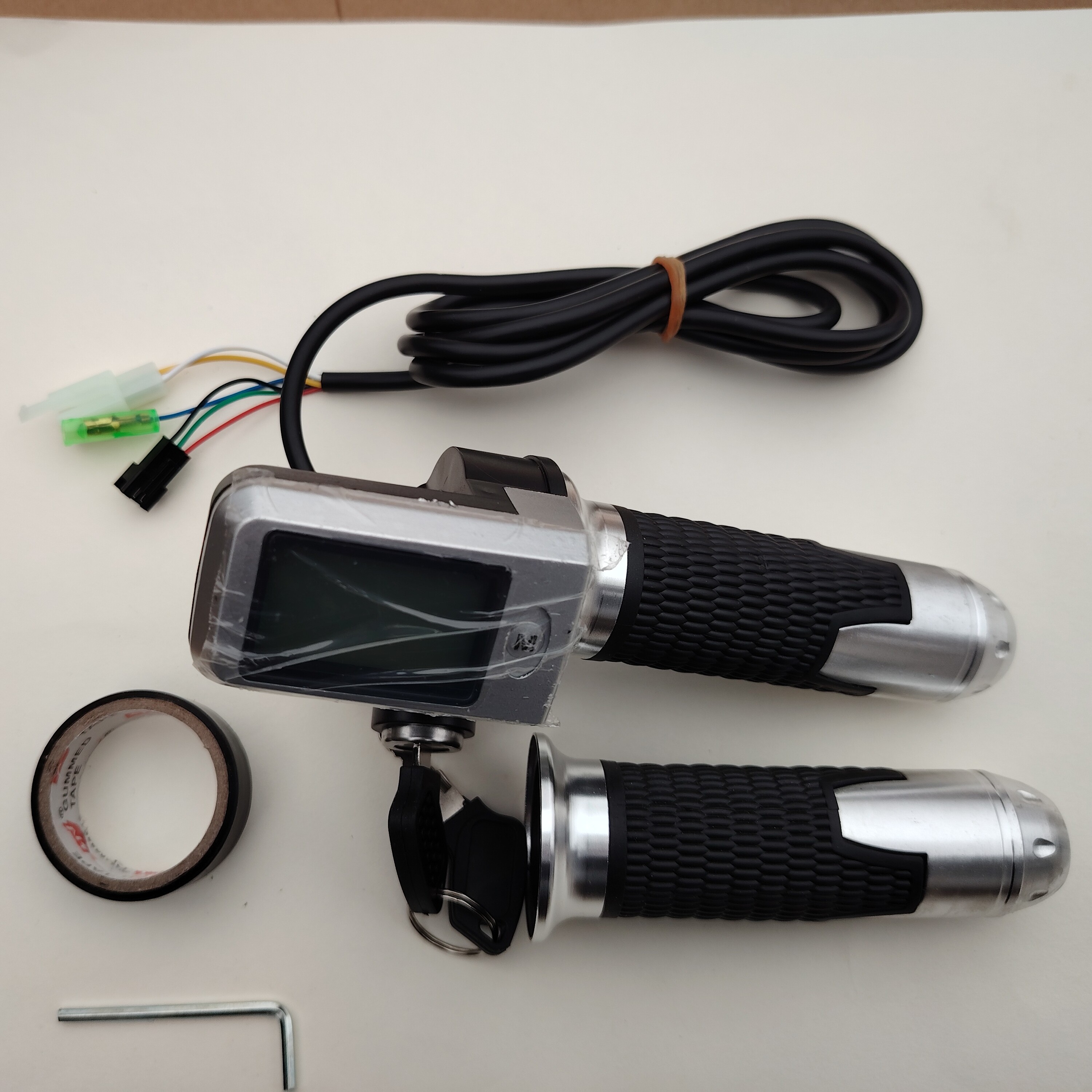 36V48V60V 液晶数字显示仪表电量显示转把锂电车代驾车油门调速把