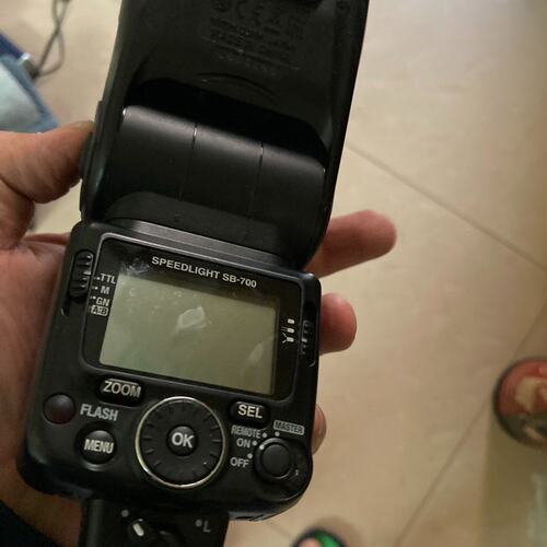 尼 康SB700闪光灯，成色如图，没 外观可以 有些使