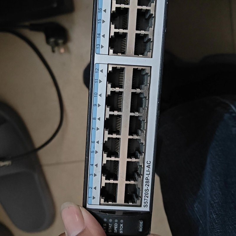 出一台华为S5720S-28P-LI-AC交换机，功能正常，