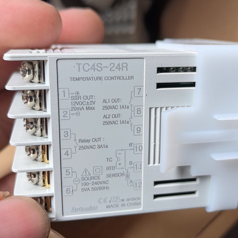 奥特尼克斯温控器TC4S-24R 散新没有包装,裸机,功能包