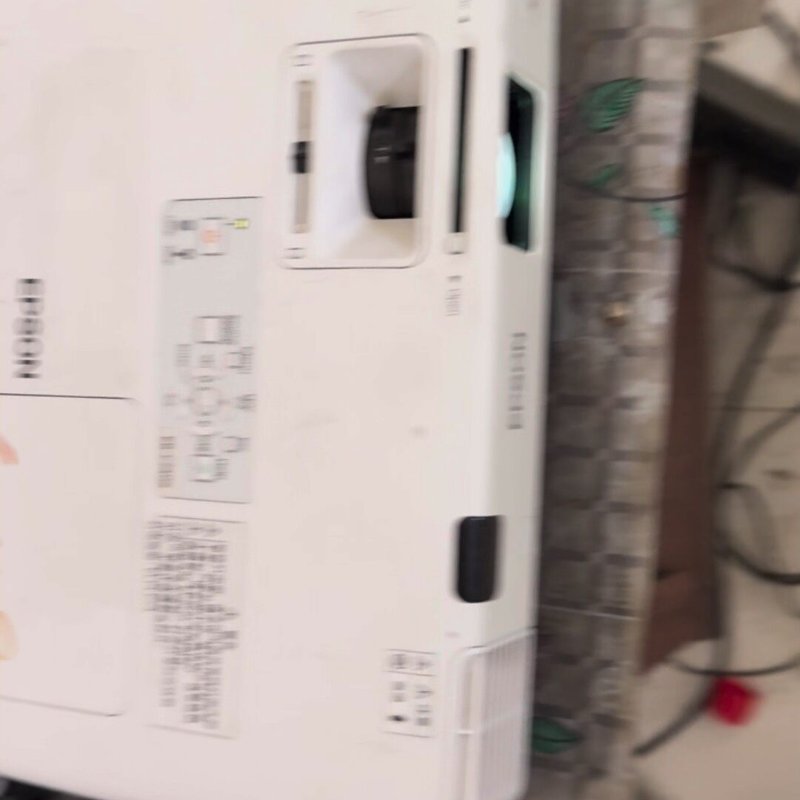 议价爱普生EB-C740X液晶投影仪，实物如图，外观成色不错.投维修