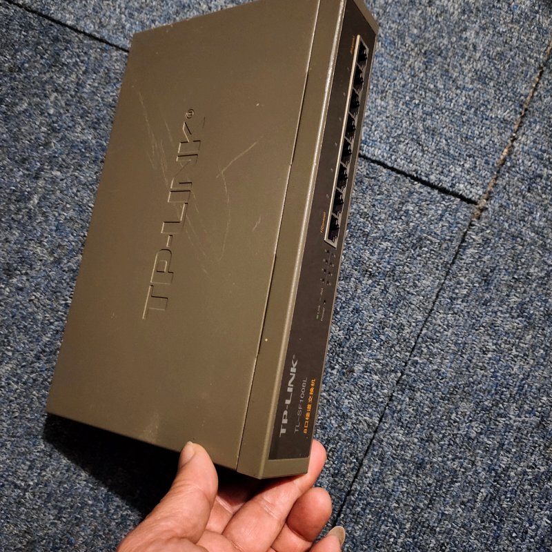 议价普联TP-LINK 8口楼道交换机TL-SF1008L维修