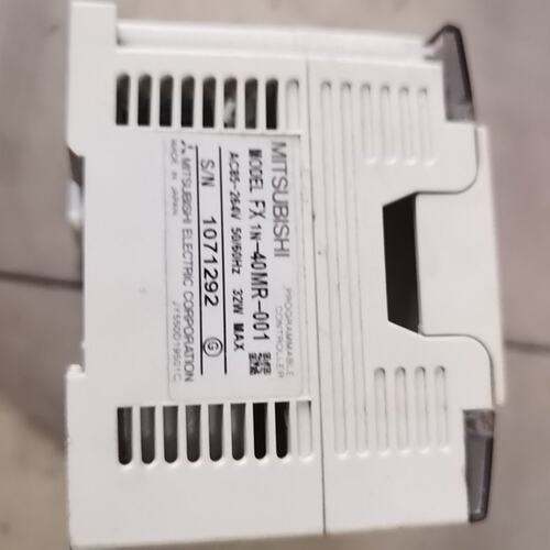 议价三菱plcFX1N-40MR-001 ，通电显示如图，功能不维修