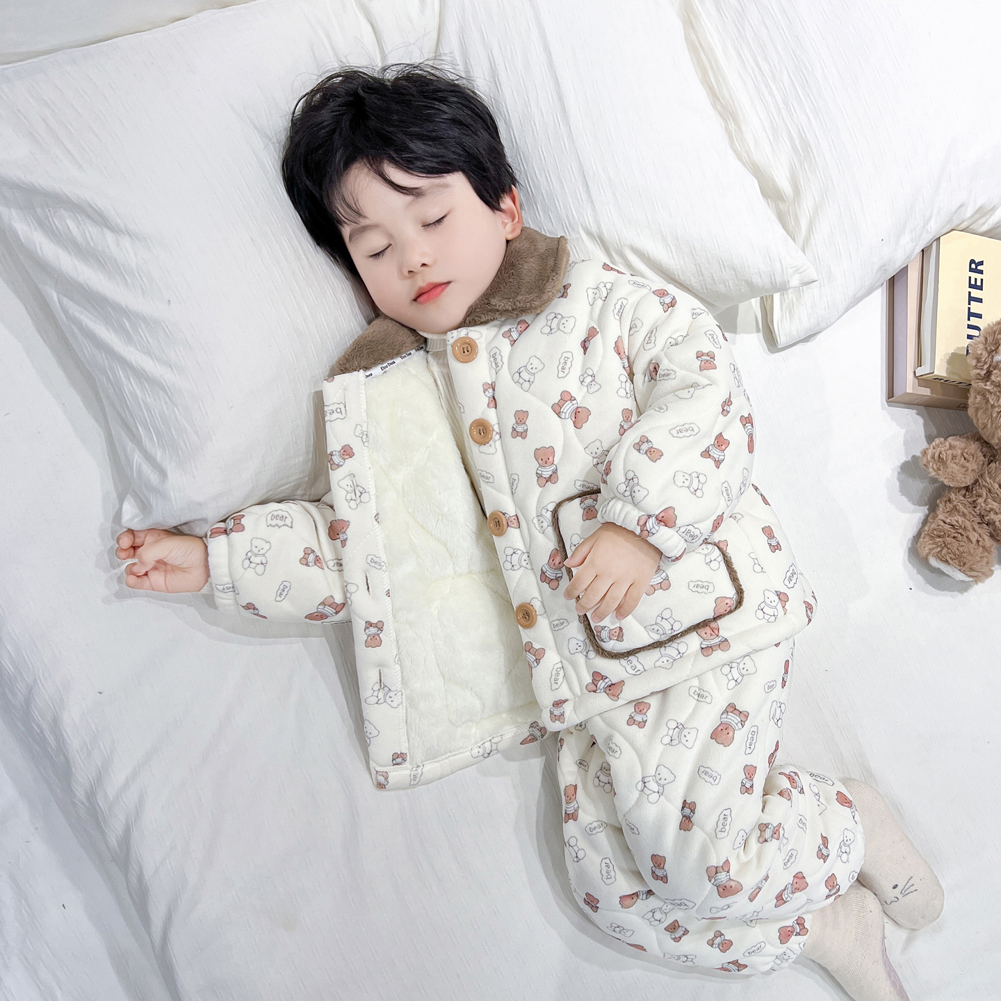 男童珊瑚绒三层夹棉睡衣套装男宝宝冬季满印小熊法兰绒加绒加厚款