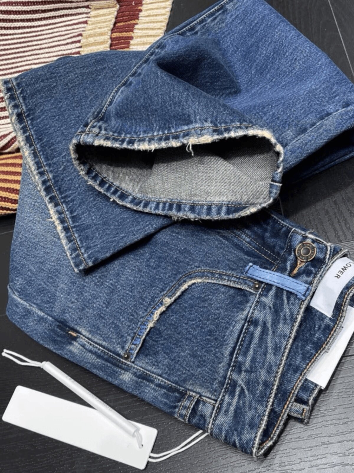 여성을위한 고화질 스트레이트 와이드 레그 청바지 2024 가을 새로운 배 모양의 체형 지방 MM 느슨한 슬리밍 바닥 길이 바지