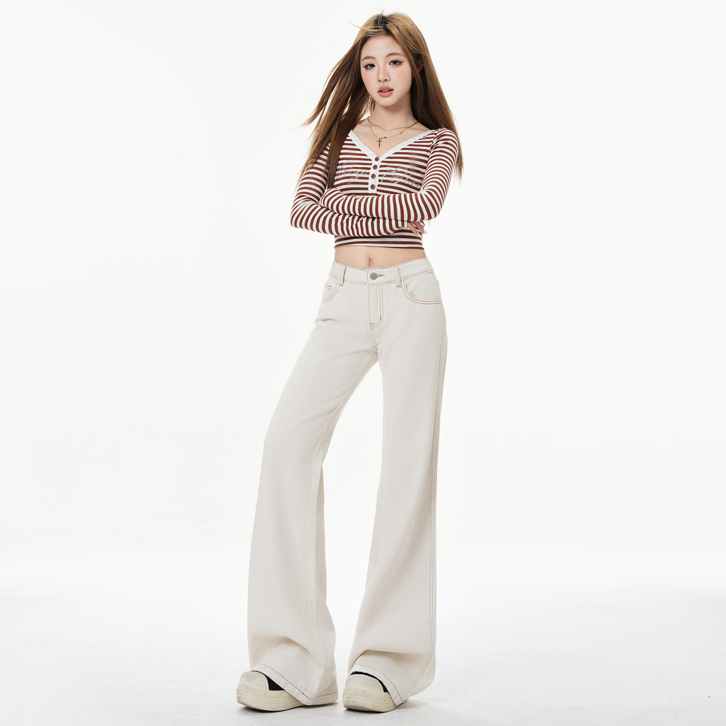 美式复古米杏色低腰宽松微喇牛仔裤女2026春季新款修身显瘦喇叭裤