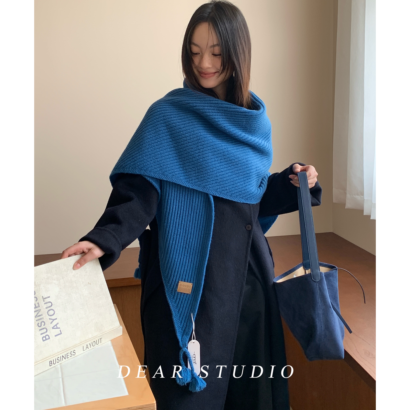 韩系加大版流苏羊毛针织三角披肩女秋冬保暖防风百搭围脖时髦斗篷