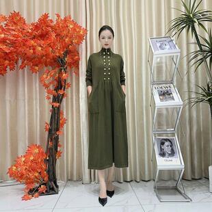 A043军绿色重工纽扣设计款 复古 气质秋冬轻奢针织连衣裙时尚