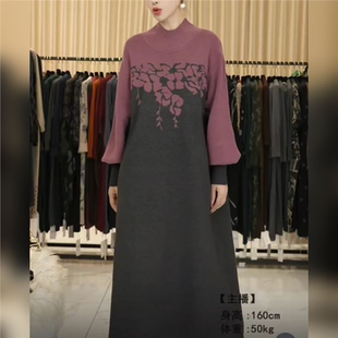 2025玫粉灰拼接提花设计款羊毛气质秋冬轻奢针织连衣裙时尚