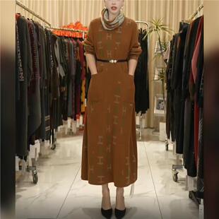 焦糖暖棕H提花活动领巾慵懒高级感宽松长款 针织连衣裙复古