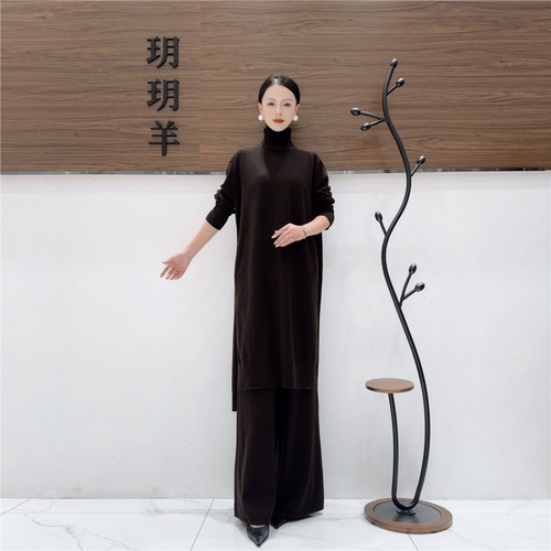A309深咖色设计师款秋冬长款轻奢休闲针织两件套