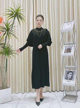 A122黑色百褶锆钻设计款气质秋冬轻奢针织连衣裙时尚复古玥玥羊