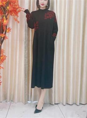 A073年黑底红枝刺绣复古宽松气质秋冬针织连衣裙