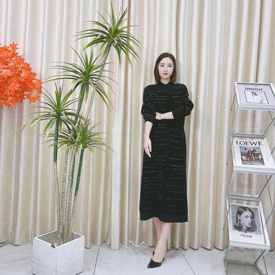 A181黑咖条纹时尚气质秋冬长款轻奢针织连衣裙休闲百搭玥玥羊