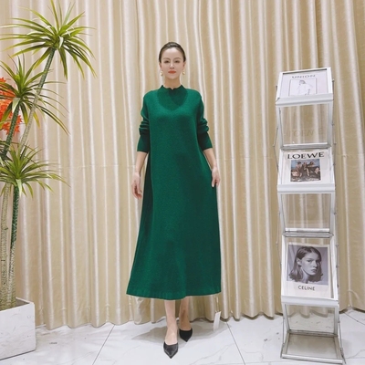 A217绿色时尚气质秋冬长款轻奢针织连衣裙休闲百搭玥玥羊