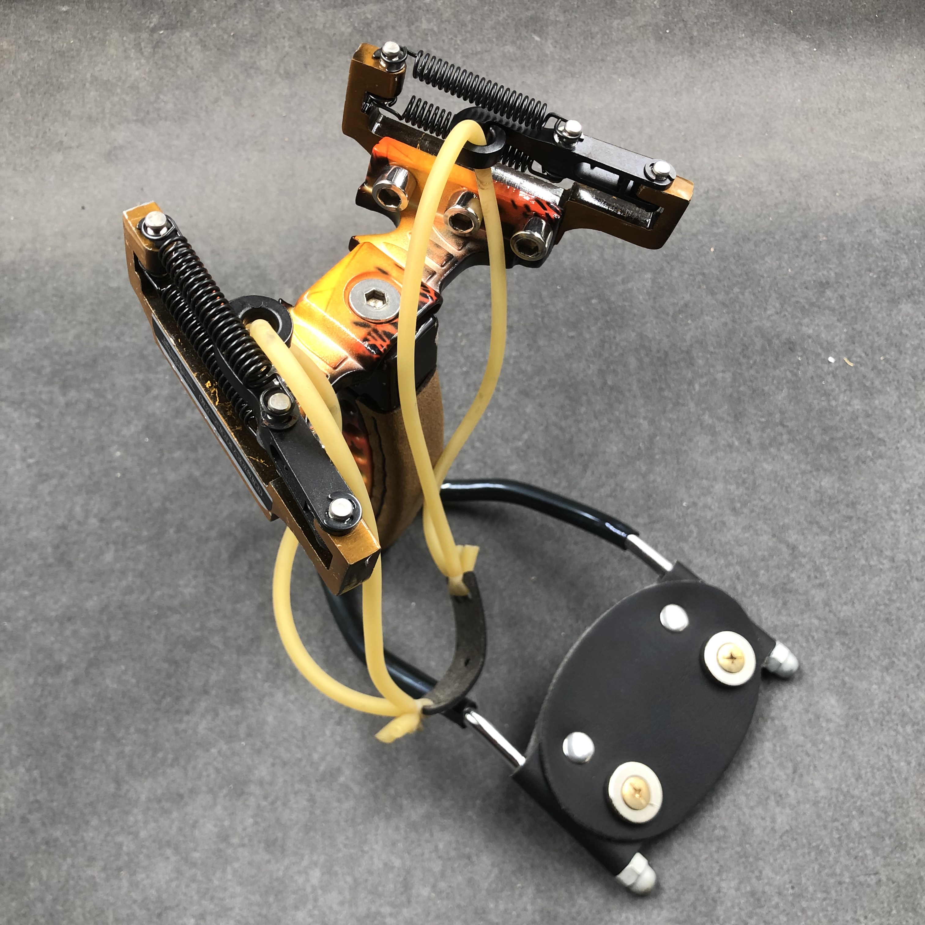 弹簧助力腕托弹弓高稳定户外射击练习器材成人合规款