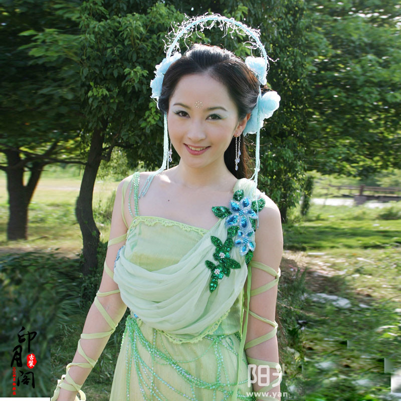 古装唐风襦裙淡绿色唯美仙女服