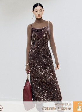 firststation优雅V型荡领丝绒亮片收腰吊带连衣裙女25冬新款4221A