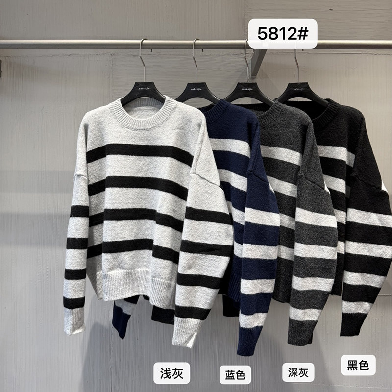 欧韩伽5812休闲慵懒风条纹针织毛衣女宽松圆领套头百搭上衣2026冬