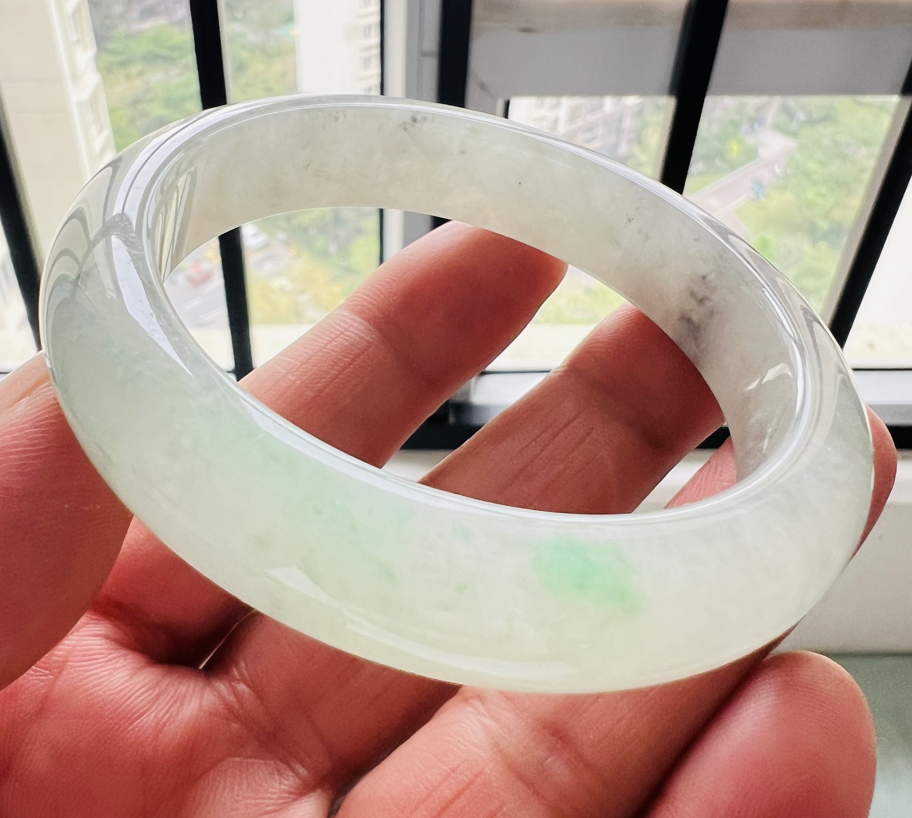玉器街缅甸冰种阳绿翡翠手镯