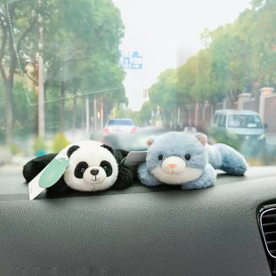 创意卡通小动物熊猫猪兔子毛绒玩偶可爱车载装饰品摆件汽车竹炭包