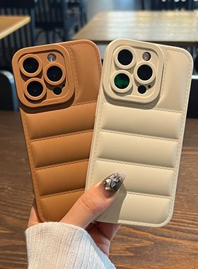 简约羽绒服黑色适用苹果13/14手机壳iphone15promax气囊防摔创意12高级xsmax简约xr硅胶11秋冬16六七潮牌