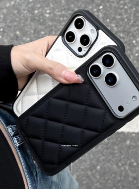 秋冬简约格纹新款适用苹果17ProMax手机壳16羽绒服壳iphone15手机壳14/12/13秋冬皮质黑白11防摔女plus保护套