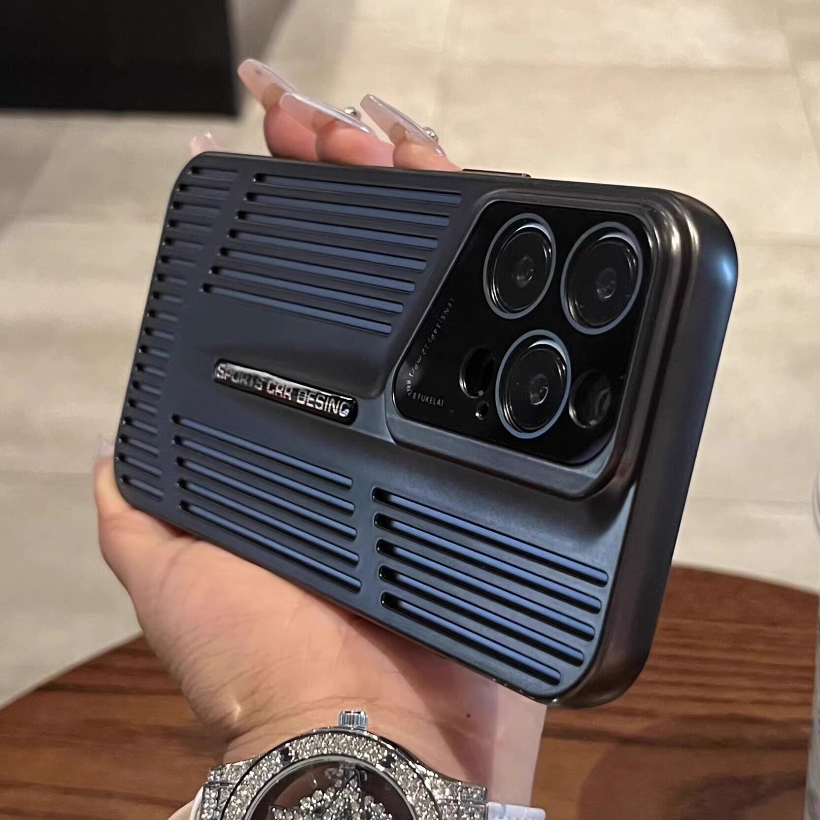 刀锋散热适用苹果15手机壳iPhone16pro超轻薄镂空散热壳14promax新款自带镜头膜保护套13高级感简约外壳