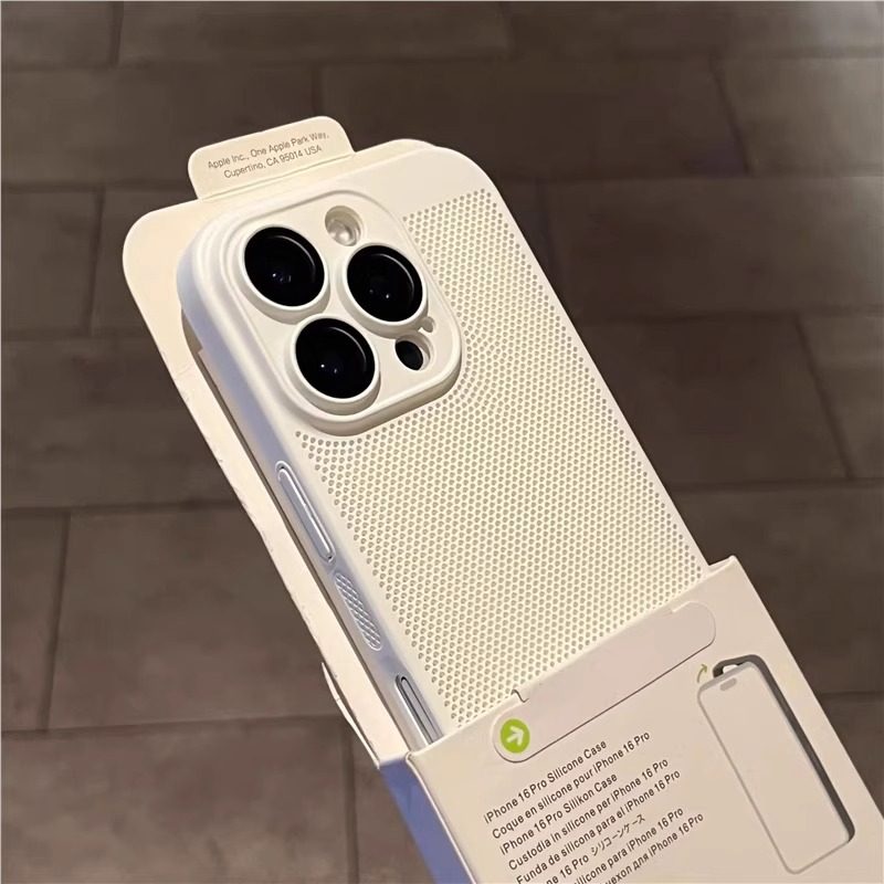 白月光呀~~干净好看散热透气镂空蜂窝网状适用苹果16Promax手机壳iPhone14/15plus超薄12/13mini新XR/78P硬se